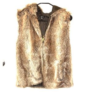 Rue21 faux fur hooded vest w/pockets x-large